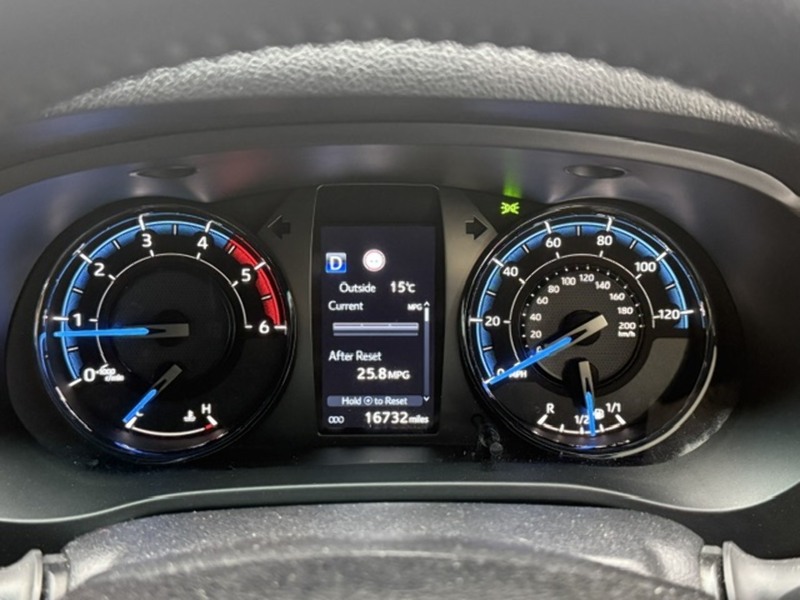 Toyota 2.8 D-4D Invincible X Pickup Double Cab 4dr Diesel Auto 4WD Euro 6 (s/s) (204 ps)