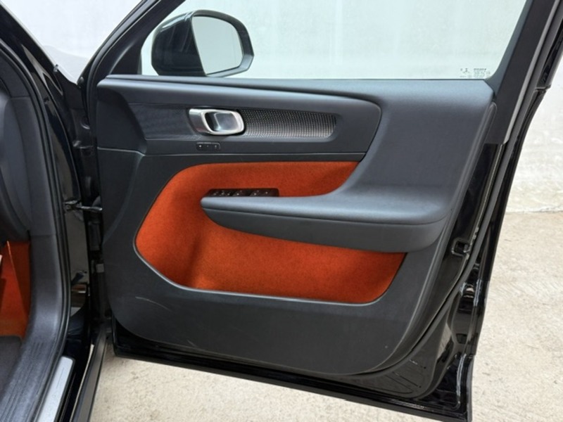 Volvo 1.5 T3 R-Design Pro SUV 5dr Petrol Auto Euro 6 (s/s) (163 ps)