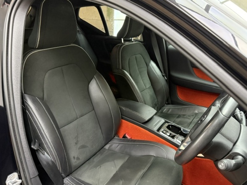 Volvo 1.5 T3 R-Design Pro SUV 5dr Petrol Auto Euro 6 (s/s) (163 ps)