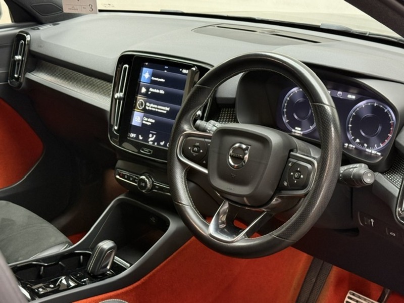 Volvo 1.5 T3 R-Design Pro SUV 5dr Petrol Auto Euro 6 (s/s) (163 ps)