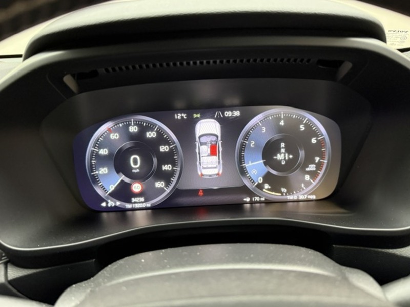 Volvo 1.5 T3 R-Design Pro SUV 5dr Petrol Auto Euro 6 (s/s) (163 ps)