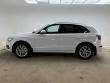 Audi Q5 TFSI SE 