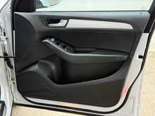 Audi Q5 TFSI SE 