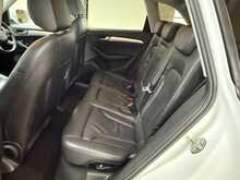 Audi Q5 TFSI SE 
