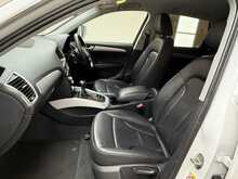 Audi Q5 TFSI SE 