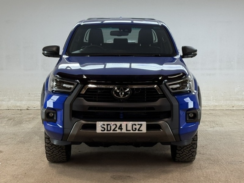Toyota 2.8 D-4D Invincible X Pickup Double Cab 4dr Diesel Auto 4WD Euro 6 (s/s) (204 ps)