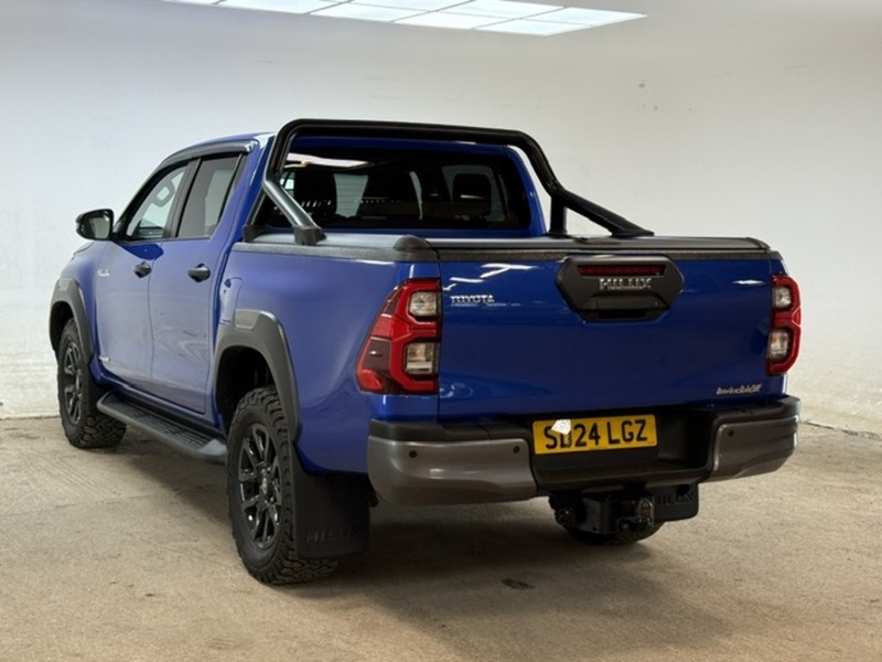 Toyota 2.8 D-4D Invincible X Pickup Double Cab 4dr Diesel Auto 4WD Euro 6 (s/s) (204 ps)