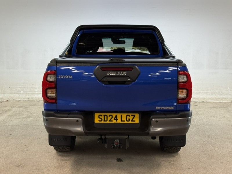 Toyota 2.8 D-4D Invincible X Pickup Double Cab 4dr Diesel Auto 4WD Euro 6 (s/s) (204 ps)