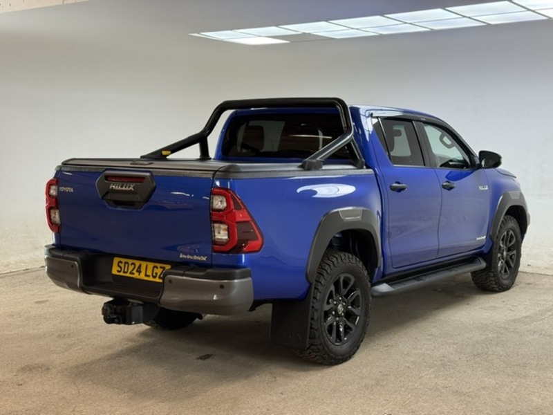 Toyota 2.8 D-4D Invincible X Pickup Double Cab 4dr Diesel Auto 4WD Euro 6 (s/s) (204 ps)