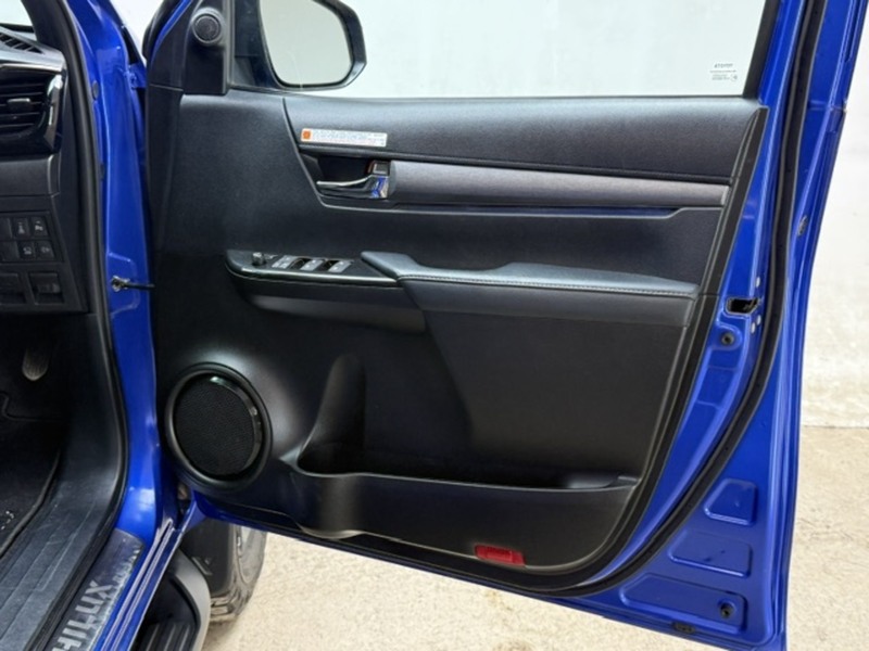 Toyota 2.8 D-4D Invincible X Pickup Double Cab 4dr Diesel Auto 4WD Euro 6 (s/s) (204 ps)