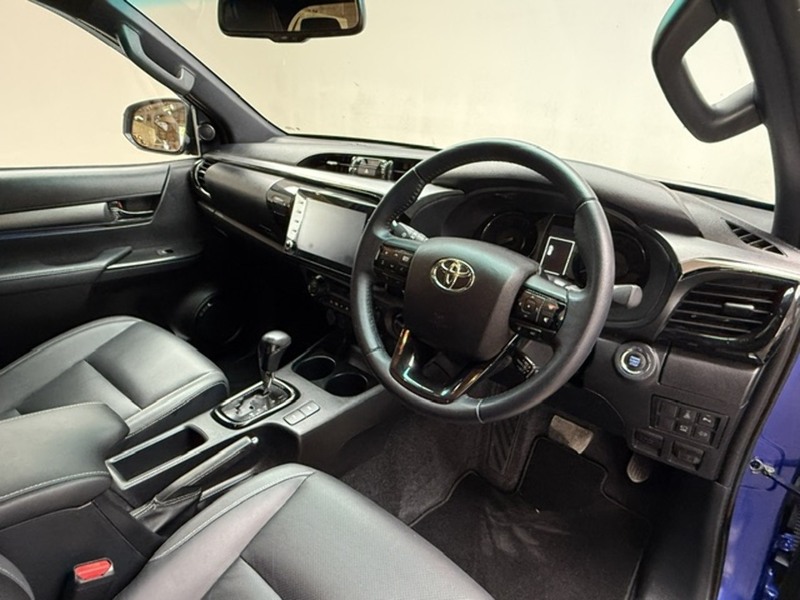 Toyota 2.8 D-4D Invincible X Pickup Double Cab 4dr Diesel Auto 4WD Euro 6 (s/s) (204 ps)
