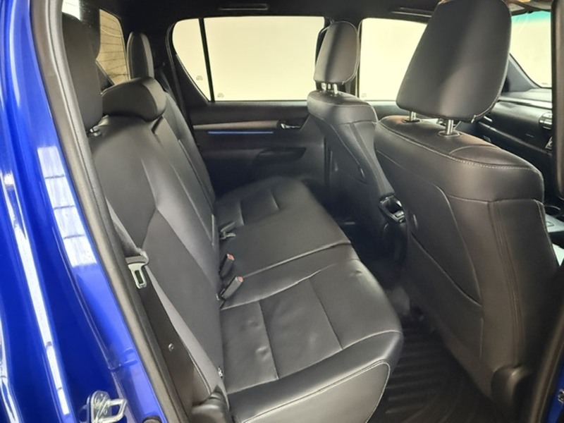 Toyota 2.8 D-4D Invincible X Pickup Double Cab 4dr Diesel Auto 4WD Euro 6 (s/s) (204 ps)