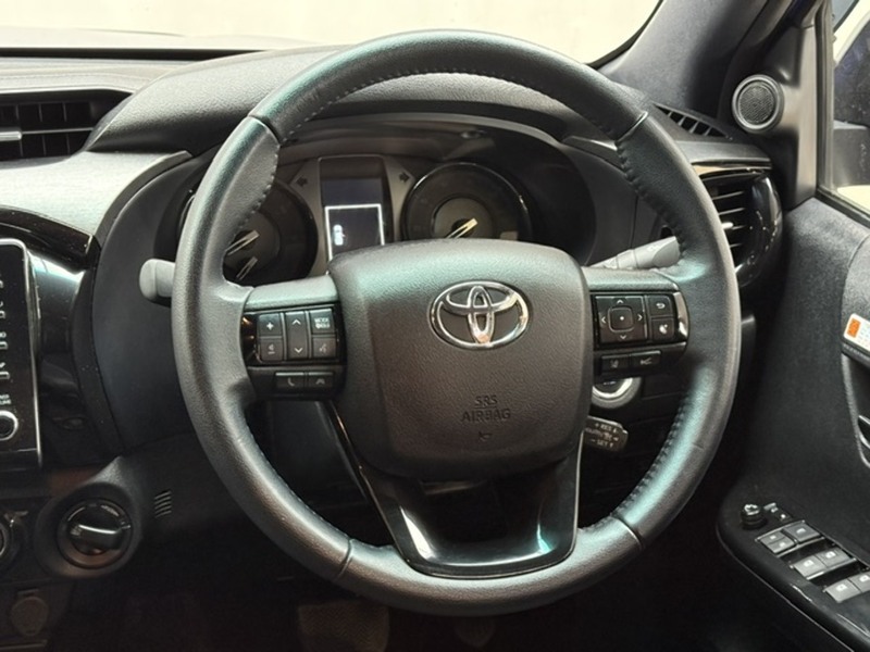 Toyota 2.8 D-4D Invincible X Pickup Double Cab 4dr Diesel Auto 4WD Euro 6 (s/s) (204 ps)