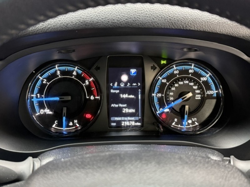 Toyota 2.8 D-4D Invincible X Pickup Double Cab 4dr Diesel Auto 4WD Euro 6 (s/s) (204 ps)