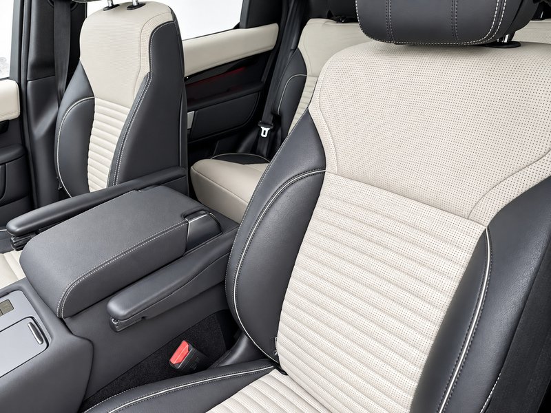 Land Rover 3.0 D300 MHEV R-Dynamic HSE SUV 5dr Diesel Auto 4WD Euro 6 (s/s) (300 ps)