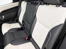 Land Rover Discovery D300 MHEV R-Dynamic HSE 