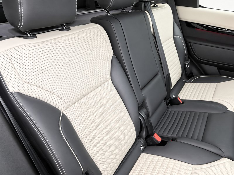 Land Rover 3.0 D300 MHEV R-Dynamic HSE SUV 5dr Diesel Auto 4WD Euro 6 (s/s) (300 ps)