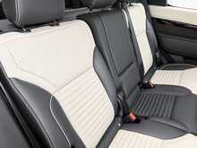 Land Rover Discovery D300 MHEV R-Dynamic HSE 
