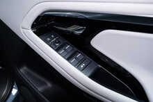 Land Rover Range Rover Evoque P300e R-Dynamic S