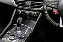 Alfa Romeo Giulia V6 Bi-Turbo Quadrifoglio 