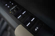 Land Rover Defender 110 D300 MHEV X-Dynamic HSE