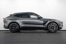 Aston Martin DBX V8
