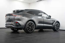 Aston Martin DBX V8
