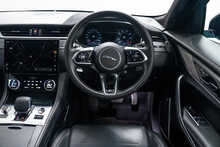 Jaguar F-PACE P550 V8 SVR