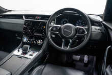 Jaguar F-PACE P550 V8 SVR