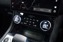 Jaguar F-PACE P550 V8 SVR