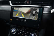 Jaguar F-PACE P550 V8 SVR