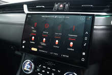 Jaguar F-PACE P550 V8 SVR