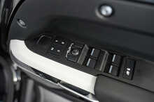 Land Rover Defender 110 D250 MHEV XS Edition