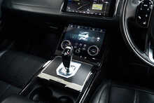 Land Rover Range Rover Evoque D180 R-Dynamic HSE