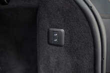 Land Rover Range Rover Sport P575 V8 SVR