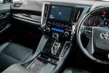 Toyota Alphard .2.5 MPV