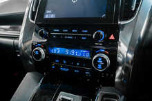 Toyota Alphard .2.5 MPV