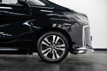 Toyota Alphard .2.5 MPV