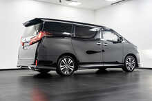 Toyota Alphard .2.5 MPV