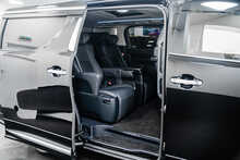 Toyota Alphard .2.5 MPV