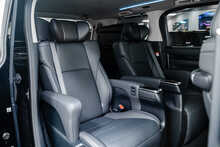 Toyota Alphard .2.5 MPV