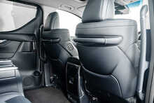 Toyota Alphard .2.5 MPV