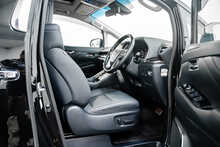 Toyota Alphard .2.5 MPV