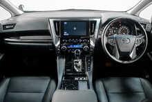 Toyota Alphard .2.5 MPV