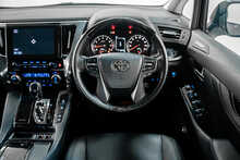 Toyota Alphard .2.5 MPV