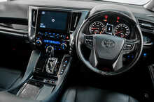 Toyota Alphard .2.5 MPV