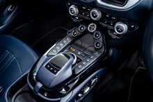 Aston Martin Vantage V8