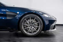 Aston Martin Vantage V8