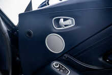 Aston Martin Vantage V8