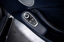 Aston Martin Vantage V8